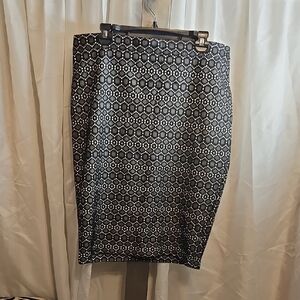 Chic Black and White Geometric Pencil Skirt